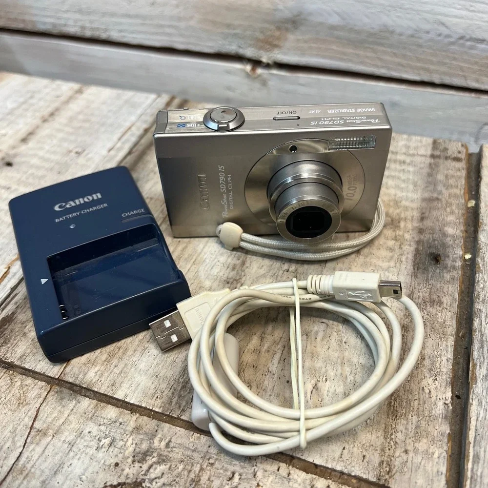 Vintage Canon PowerShot SD790 IS Silver Digital ELPH Camera Bundle 10.0MP OS